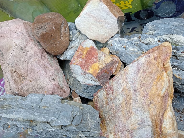 Aquarium fish tank aquascape stone rock seyriu stone rainbow stone river rock