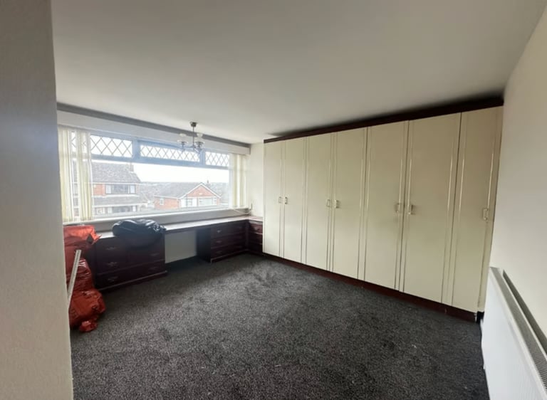 Modern 3-Bedroom House | Renovated | Fitted Kitchen | Garden | Gloucester Avenue, Nottingham - NG7
