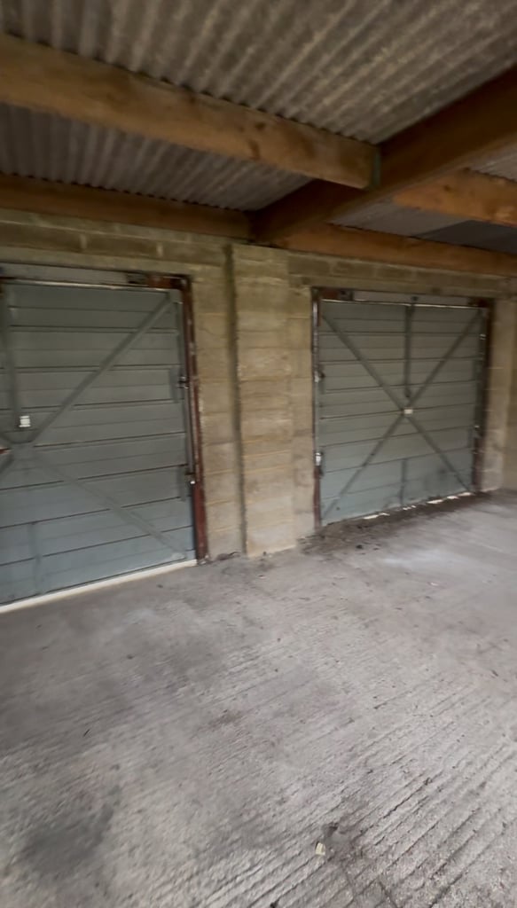 Double Garage for rent