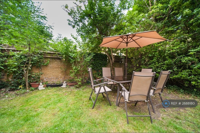 1 bedroom flat in Goldington Crescent, London, NW1 (1 bed) (#2688180)