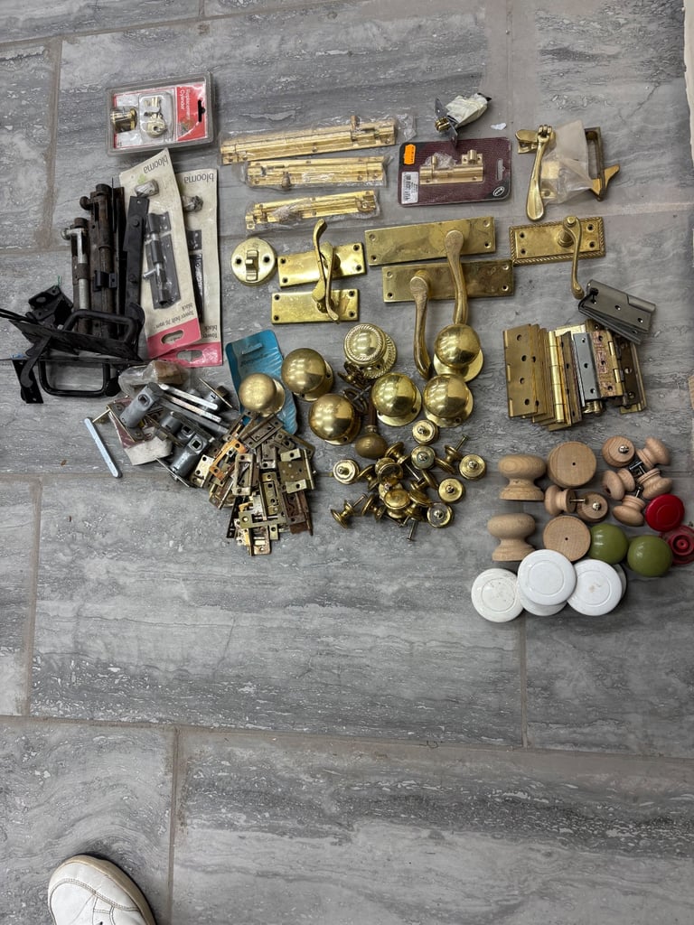 Assortment of door furniture 