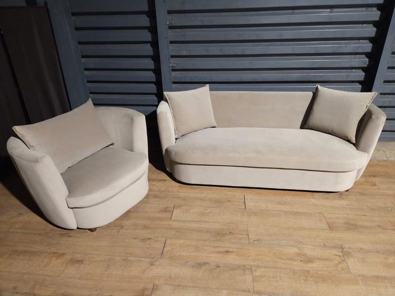 Unused Velvet 3 Seater Sofa & Cuddle Chair.