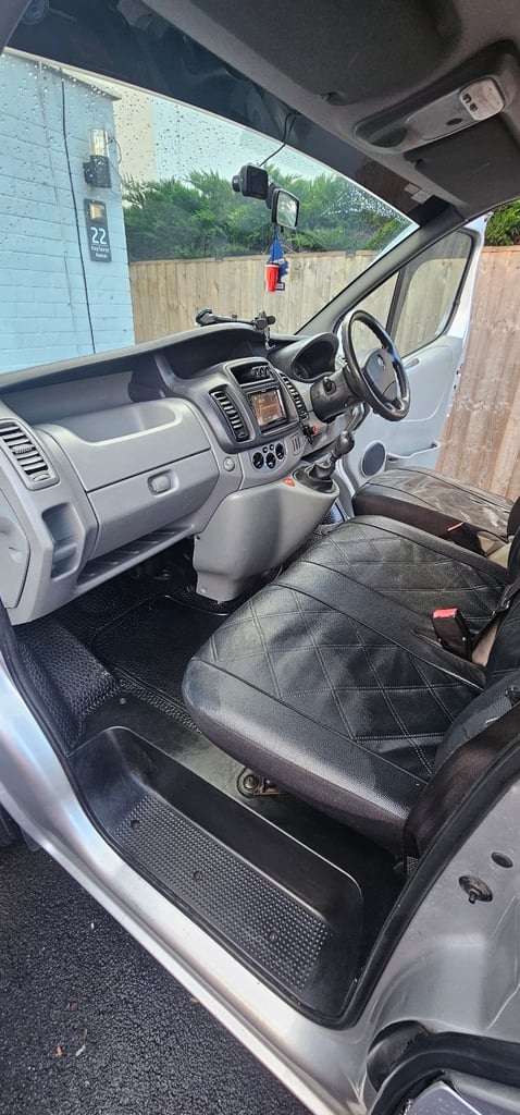 9 seater, Vauxhall, VIVARO, MPV, 2014, Manual, 1995 (cc), 5 doors