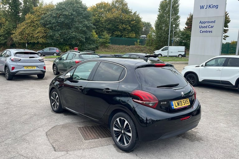  Peugeot 208 1.2 Puretech Tech Edition Hatchback 5dr Petrol Manual Euro 6 s/s