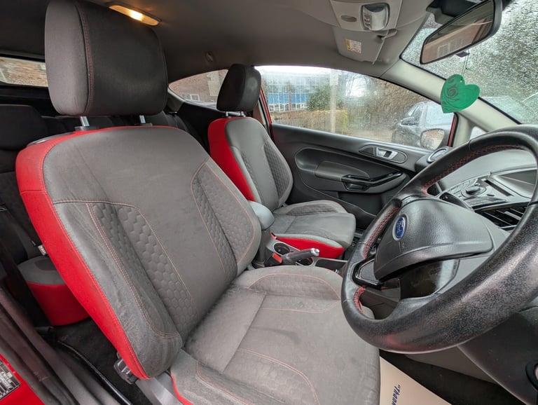 2014 Ford Fiesta 1.0 EcoBoost 140 Zetec S Red 3dr HATCHBACK Petrol Manual