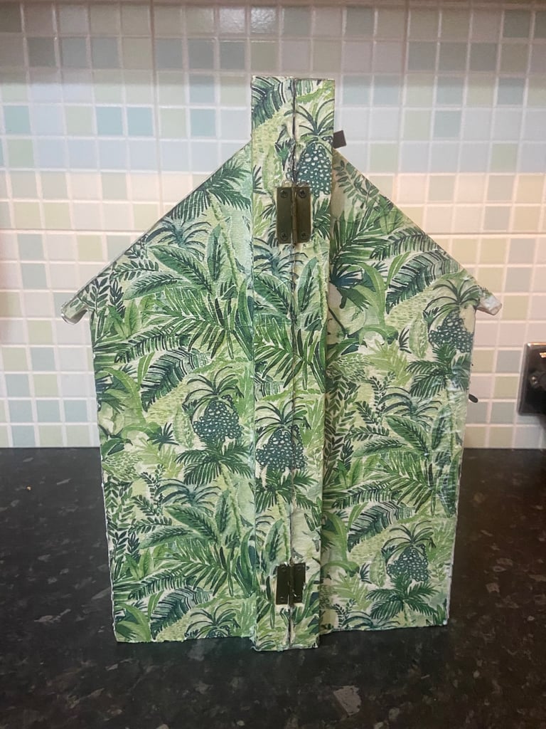 Wooden carry-on dollhouse with furniture