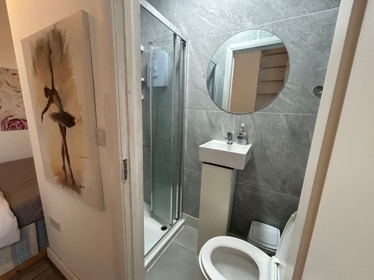 1 Bedroom Flat to Rent in Goldhawk Road W12 8QQ (Shepherd's Bush)