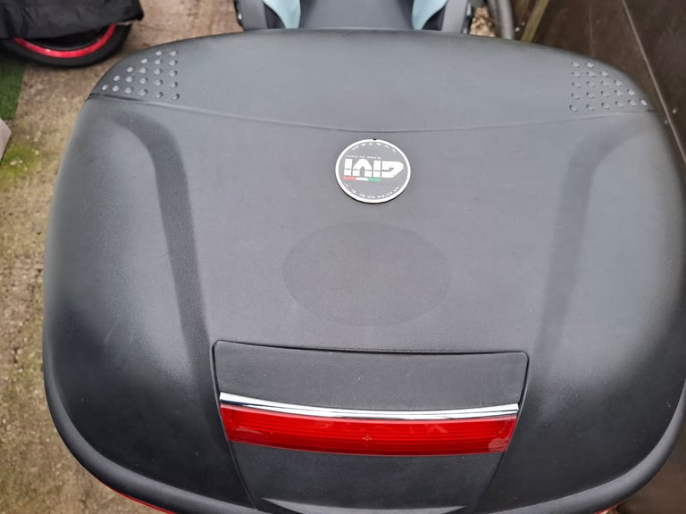 Givi monokey tmotorcycle top box with plate and fixings