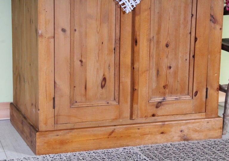 Nationwide Delivery - Old Pine Farmhouse Wardrobe Heavy Solid & Aged Character