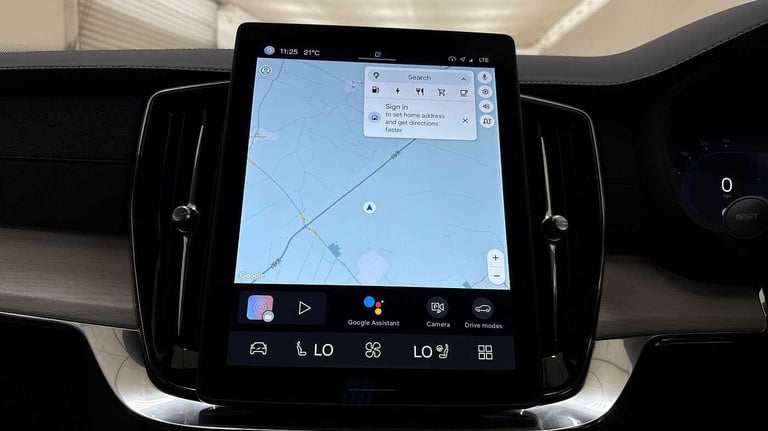 2025 Volvo XC90 Ultra, T8 AWD Plug-in hybrid, Electric/Petrol, Dark, 7 Seats ESTATE Petrol/Electr...