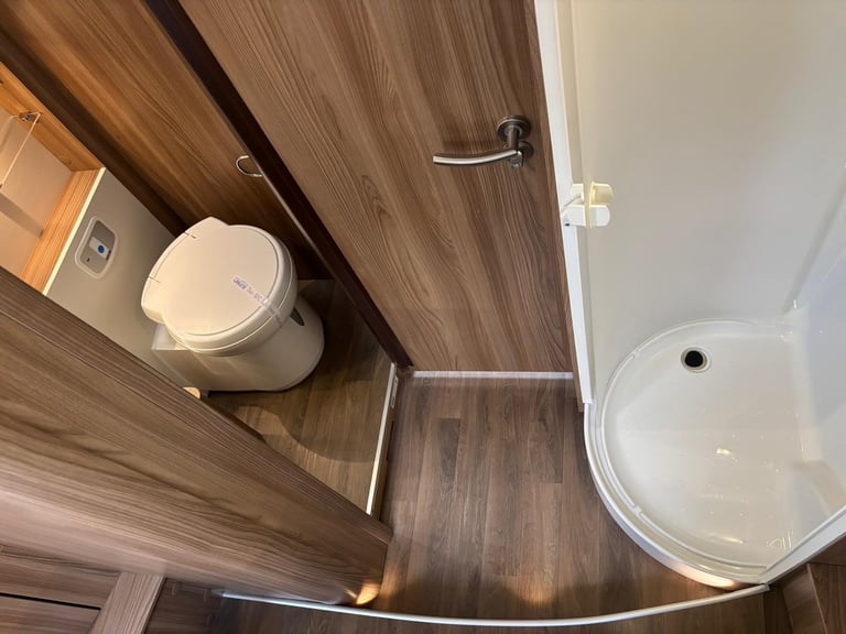 SWIFT BESSACARR HI-STYLE 599 MOTORHOME Alde, Auto Satellite, Tower Fridge, 