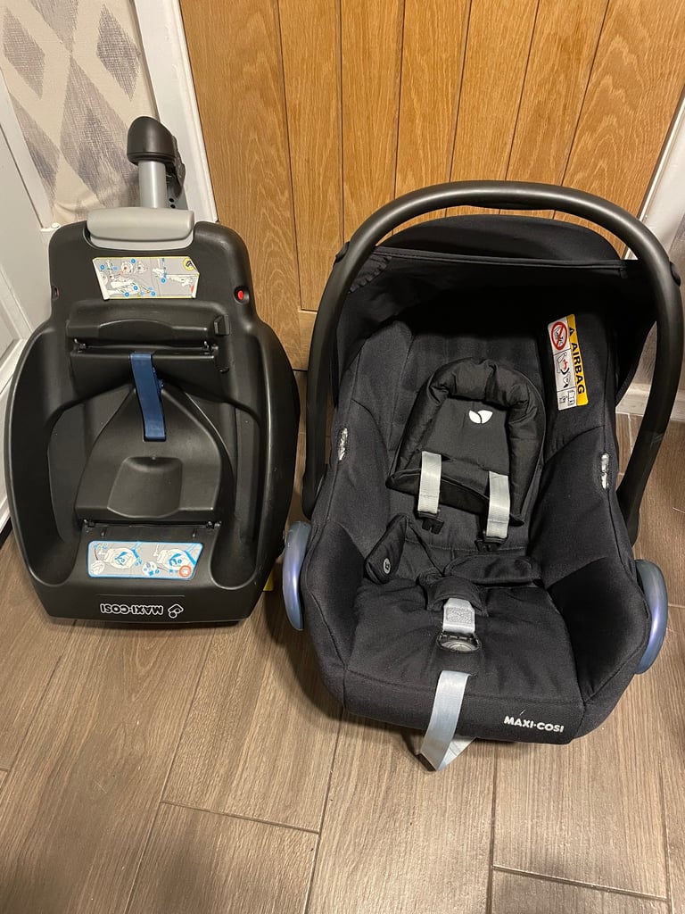 image for Maxi Cosi Newborn Car Seat with Isofix Base