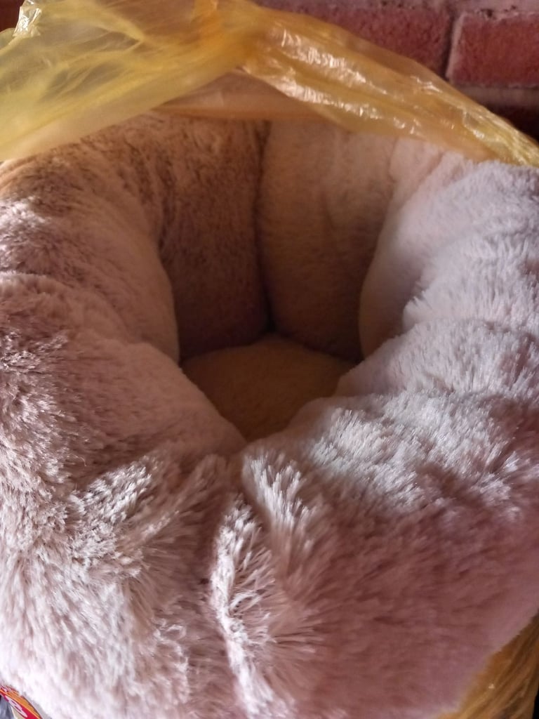 image for New Pet cuddle cup bed 
