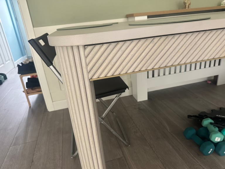 Dining Room Table (1 month old - like new)