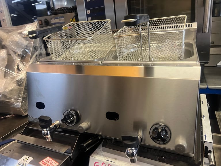 NEW GAS 2 TANK FRYER CATERING COMMERCIAL KITCHEN EQUIPMENT FAST FOOD RESTAURANT