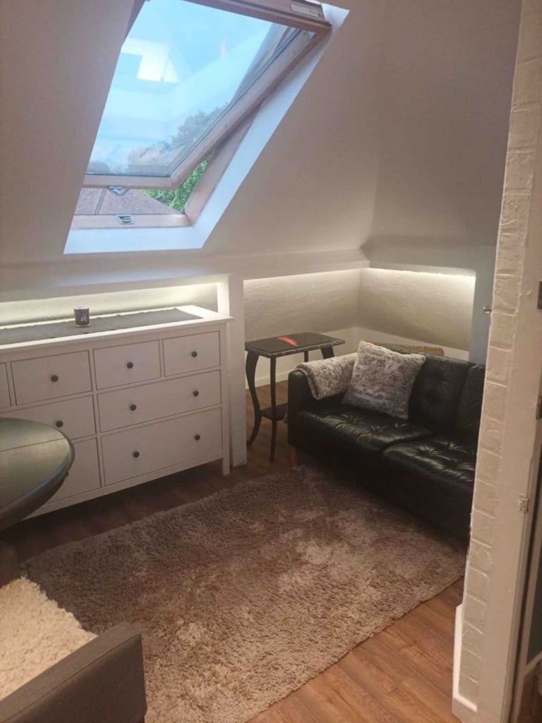1 bedroom flat in Hathaway Gardens, West Ealing