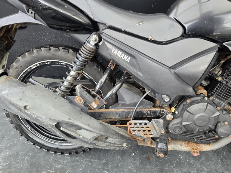 YAMAHA YS 125 PROJECT BIKE LEARNER LEGAL 125cc HPI CLEAR