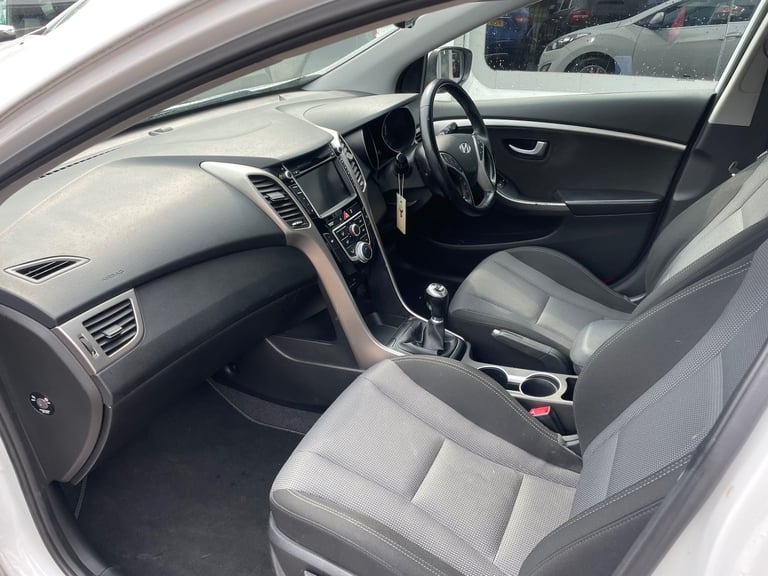 2015 Hyundai i30 1.6 CRDi Blue Drive SE Nav 5dr HATCHBACK Diesel Manual