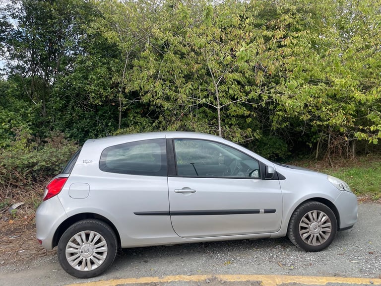 RENAULT CLIO 1.2 I-MUSIC 60 REG SILVER 3 DOOR 12 MONTHS MOT LOW INSURANCE 48+MPG