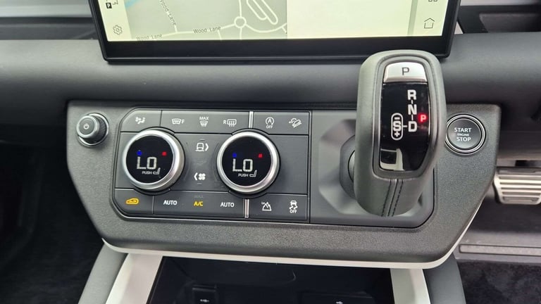 2024 Land Rover Defender 3.0 D350 X-Dynamic SE 90 3dr Auto ESTATE DIESEL Automatic