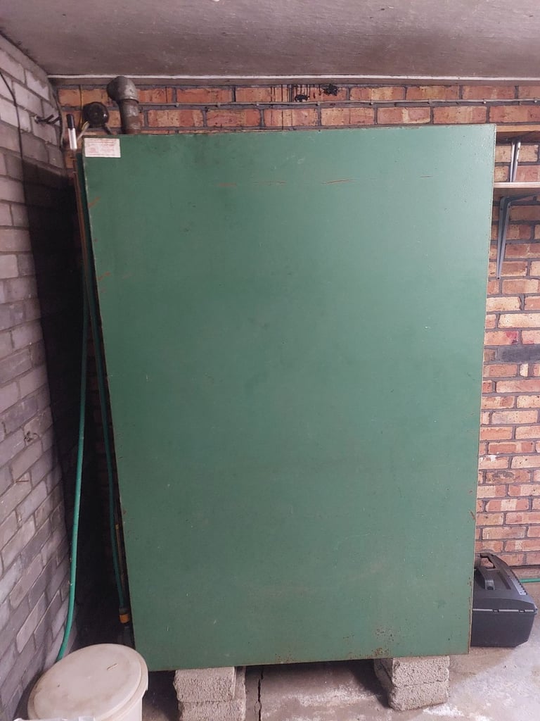 Oil tank