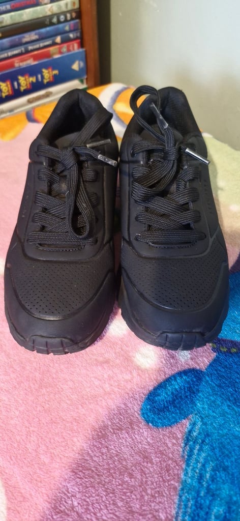 Size 4 womens sketchers