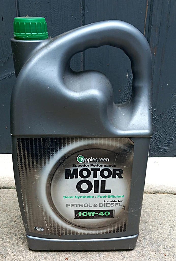 Car engine oil 10W 40 for diesel and petrol engines