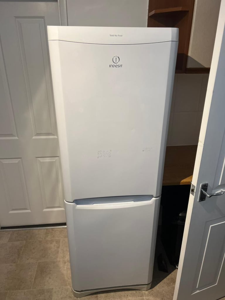 image for Fridge freezer for £140(we can deliver)