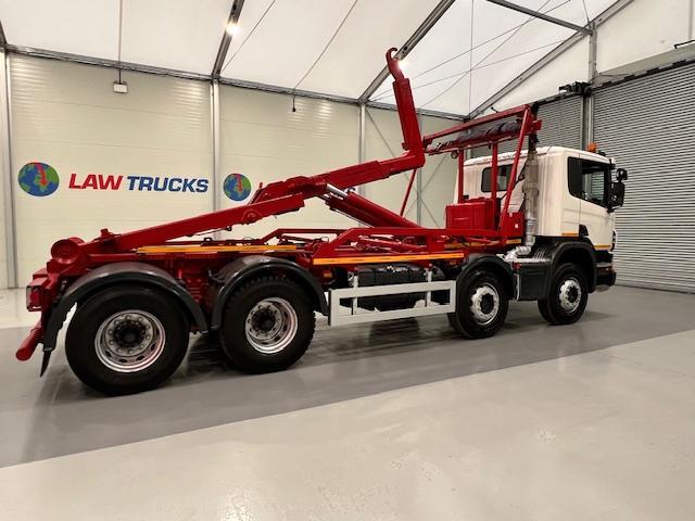 Scania P370 8x4 Rest Cab Hookloader Manual
