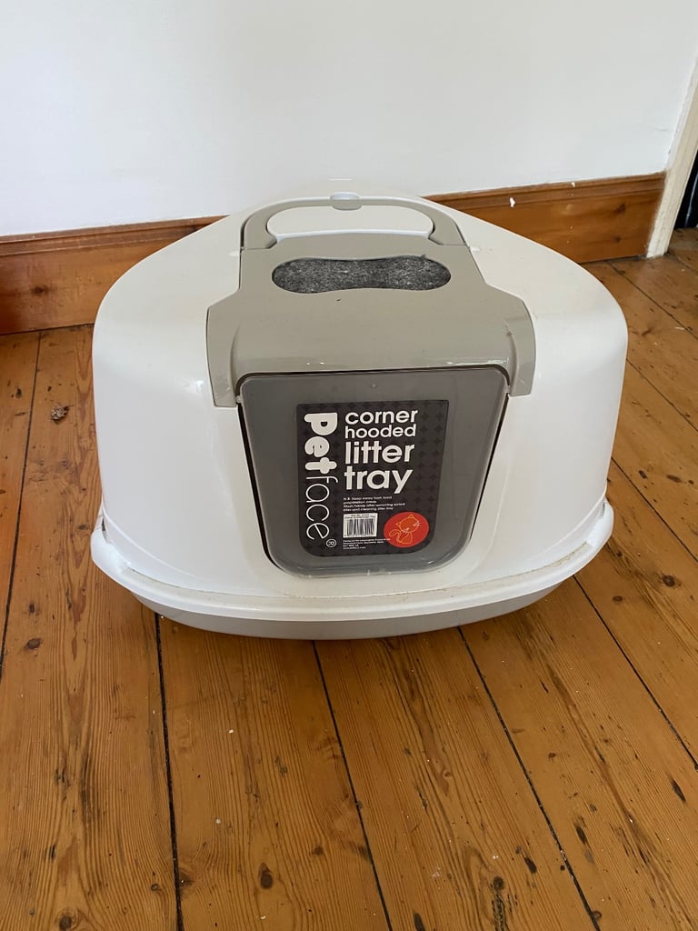 Pet Face Corner Hooded Litter Tray