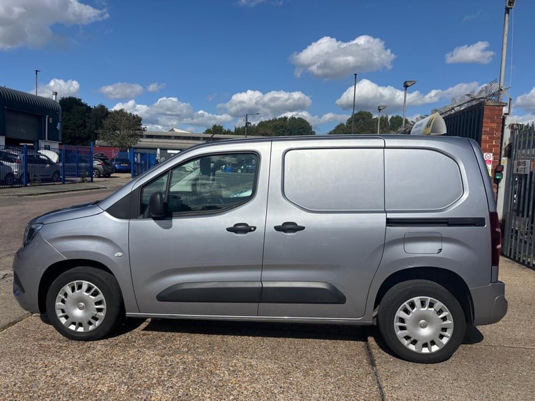 2019 Vauxhall Combo 2300 1.5 Turbo D 100ps H1 Sportive Van PANEL VAN DIESEL Manual