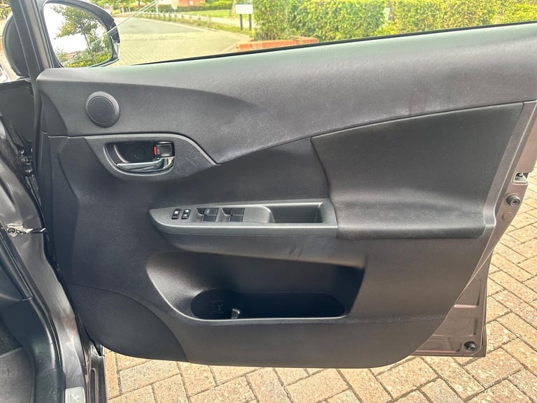 2011 Toyota Verso 1.33 Dual VVT-i T Spirit Euro 5 5dr MPV Petrol Manual