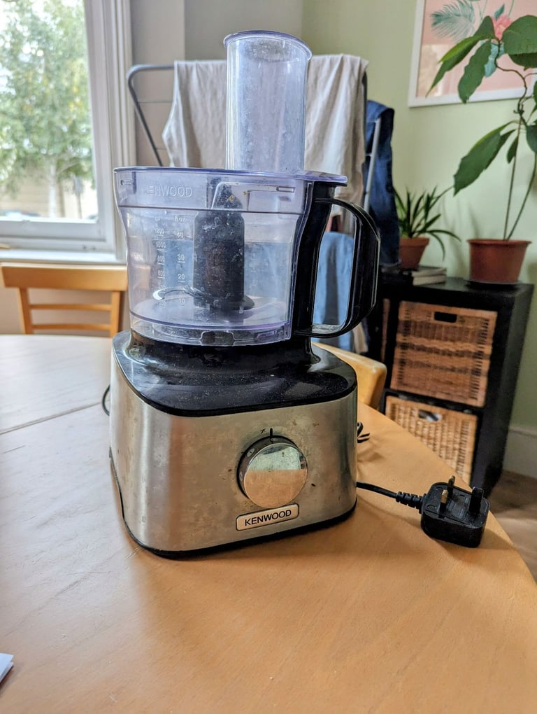 KITCHEN BLENDER