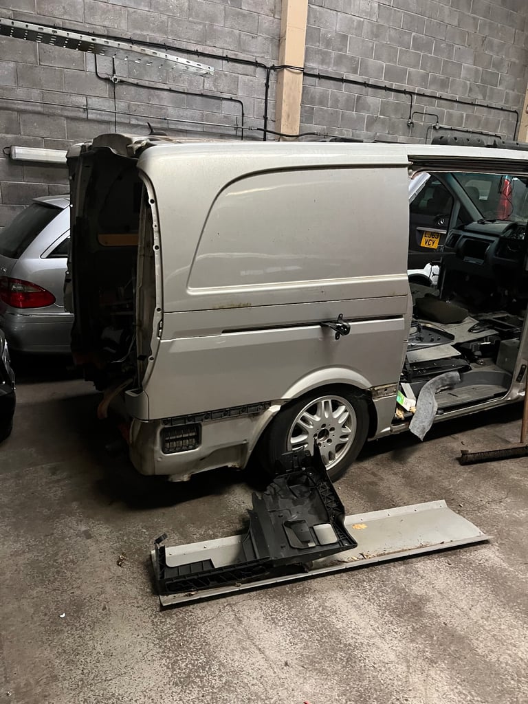 Mercedes Vito windscreen with top tint 2004-2010