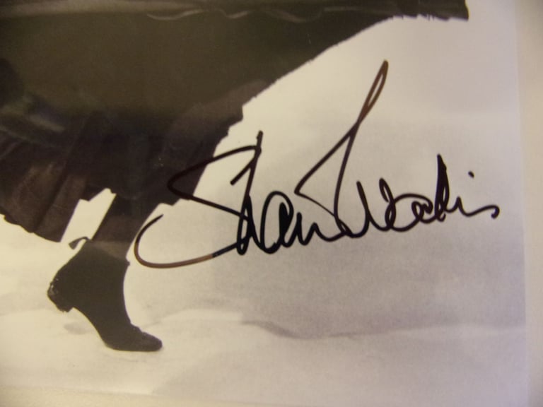 Shani Wallis (Nancy) Oliver tv musical autograph