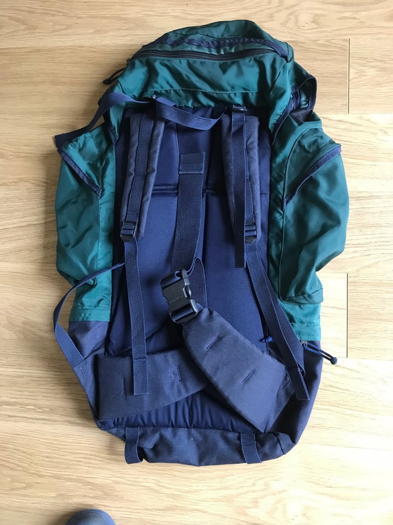 KARRIMOR  LYNX 65 LIGHTWEIGHT LARGE  HIKING RUCKSACK IN  BLUE GREEN EXCELLENT CONDITION .