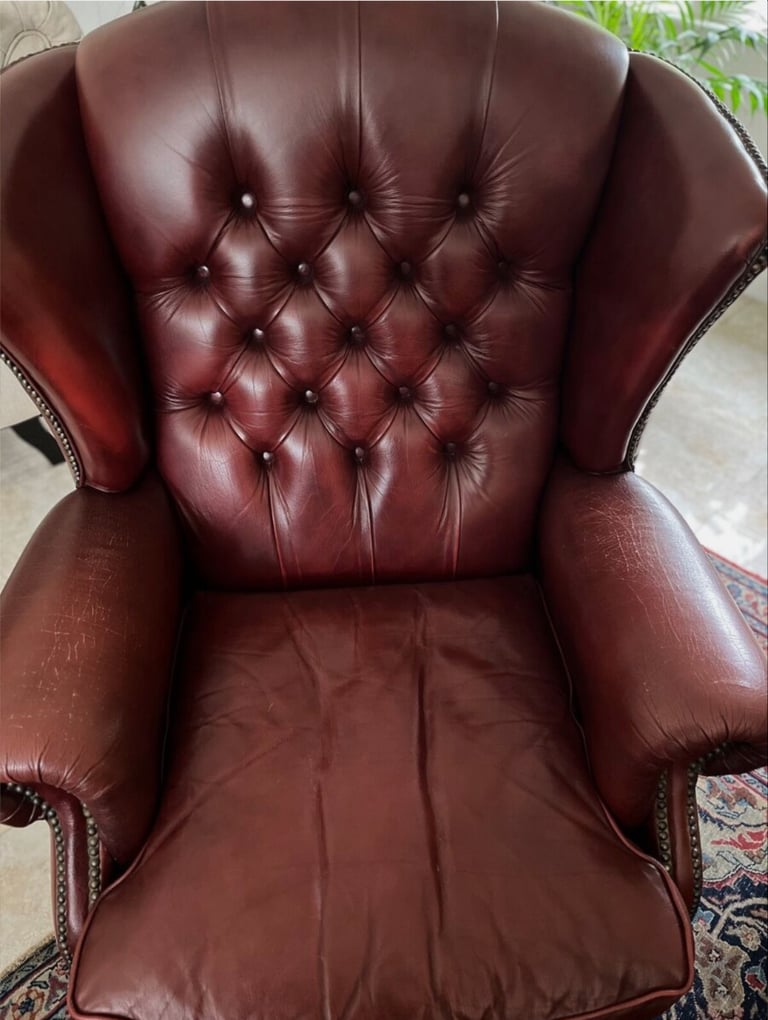 FINE VINTAGE CHESTERFIELD OXBLOOD LEATHER WING BACK MASTER ARMCHAIRS (PAIR) VGC