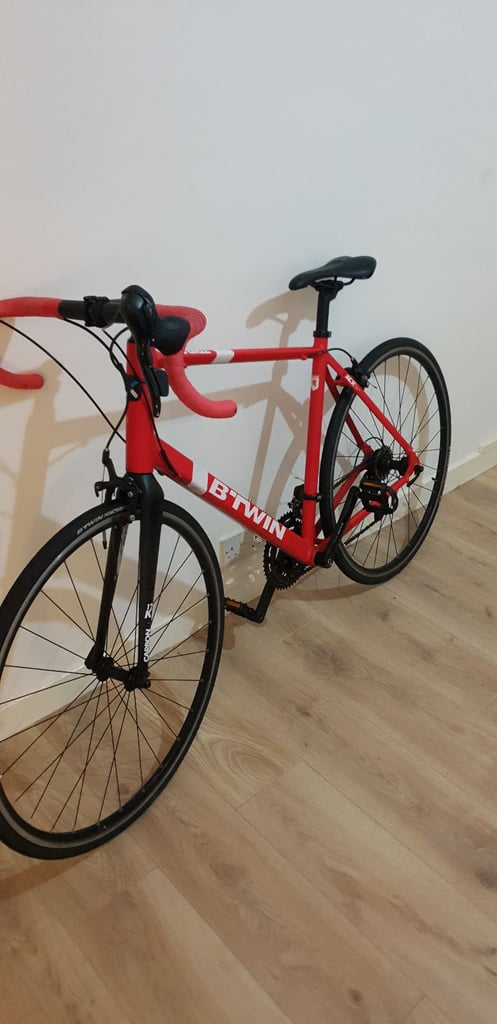 image for TRIBAN 500 ROADBIKE, MINT CONDITION, (L) SIZE 