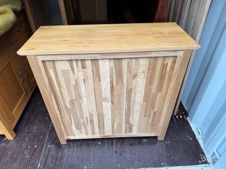 Solid oak Sideboard In Excellent Condition Possible Delivery 