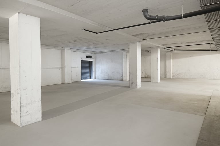 image for Spacious Basement Retail/Showroom/Storage Units ToLet–Sunbury-on-Thames (TW16 7FG)