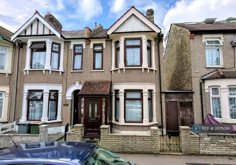 3 bedroom house in Chesley Gardens, London, E6 (3 bed) (#2675014)