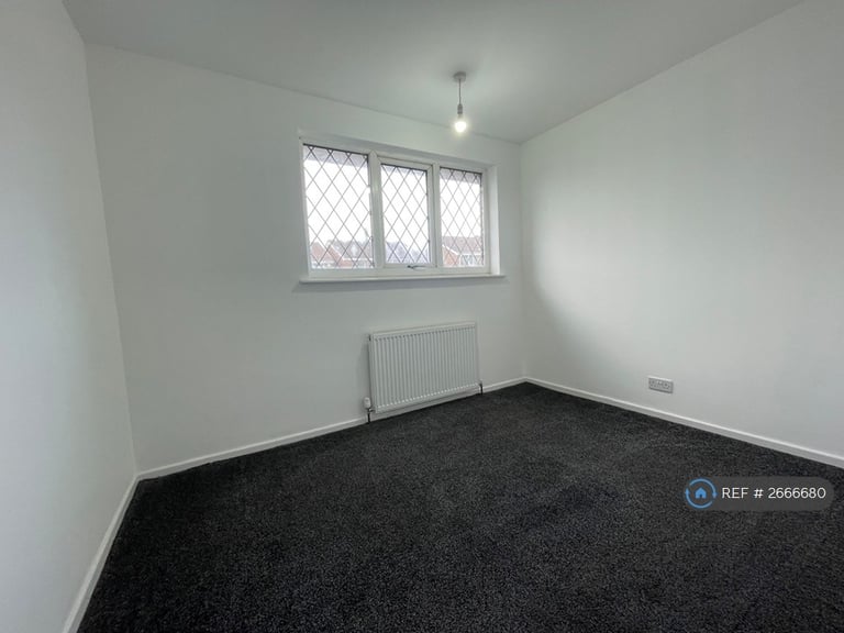 3 bedroom house in Tyndale Walk, Batley, WF17 (3 bed) (#2666680)