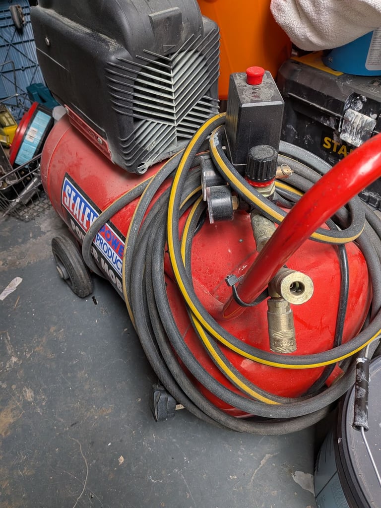 50ltr aor compressor with tyre and spray gun