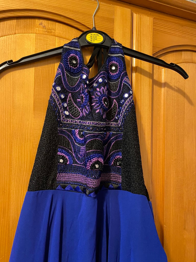 image for Asian Ladies Outfit in Daminis