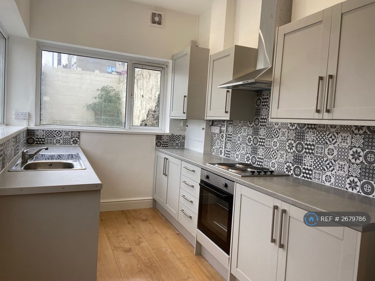 image for 2 bedroom flat in Courtenay Road, Barry, CF63 (2 bed) (#2679786)