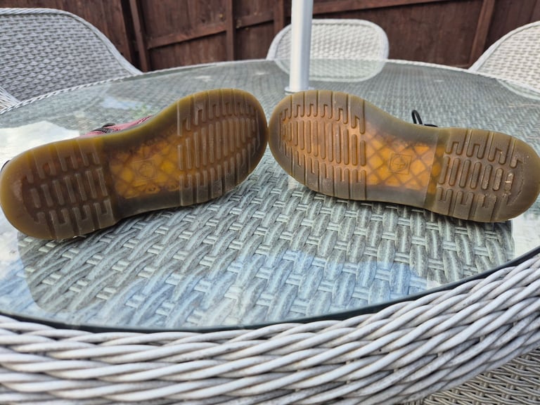 Dr Martens junior Size 3