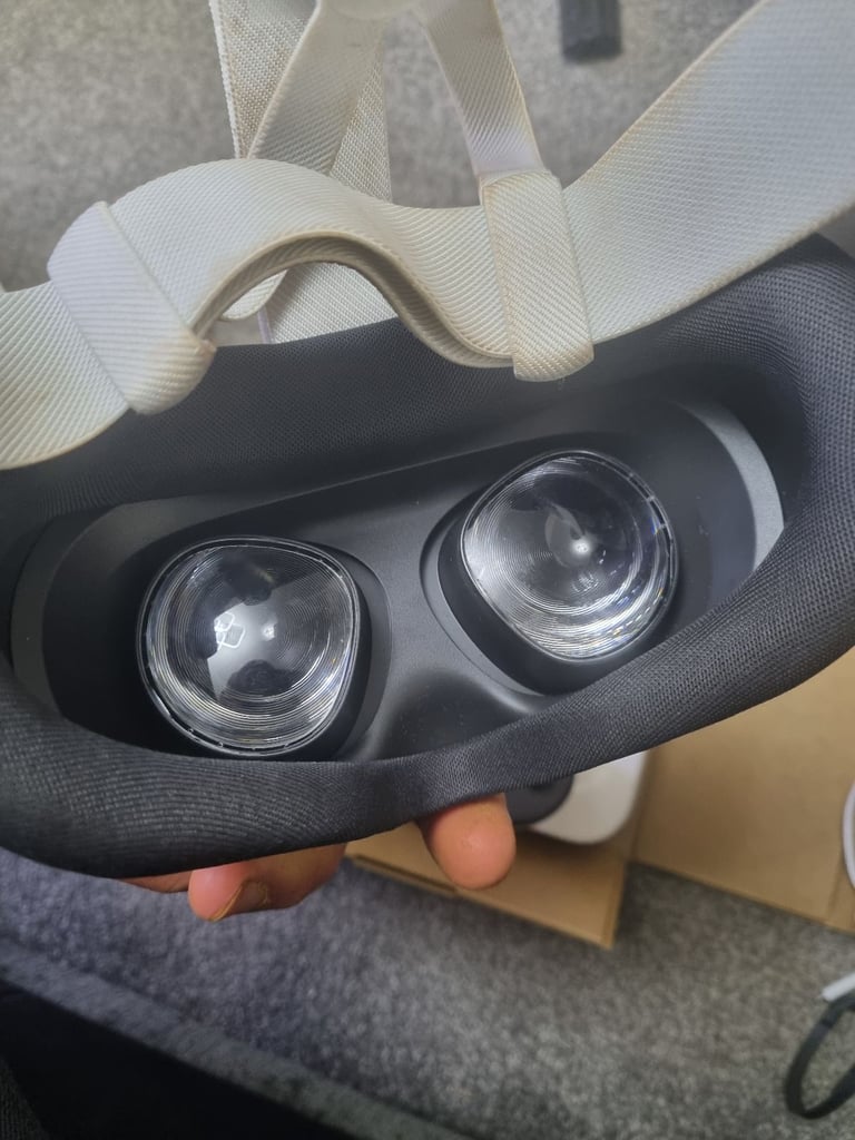 Oculus Meta Quest 3S Virtual Reality Headset 128GB with Controllers and Box