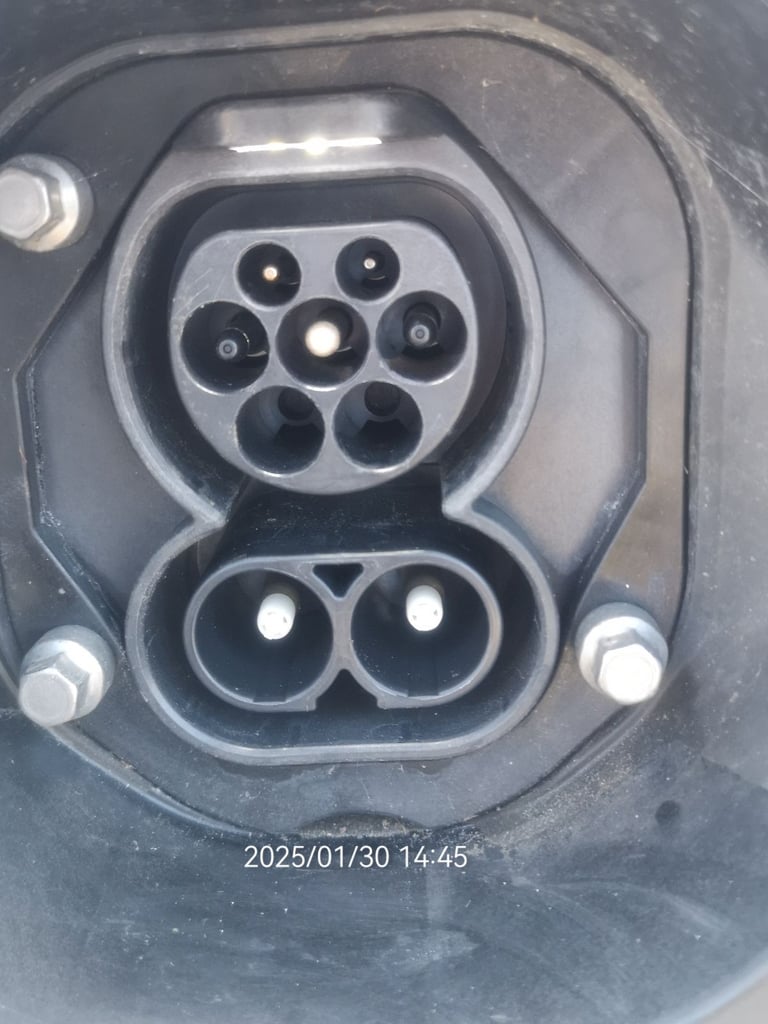 BARGAIN 1/2 PRICE Hyundai IONIQ EV 2020 33k,MOT+TAX,repairs: bumper,light,Rad