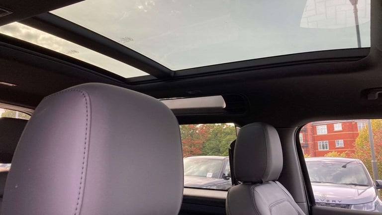 2025 Land Rover Defender 3.0 D250 X-Dynamic SE 90 3dr Auto ESTATE DIESEL Automatic