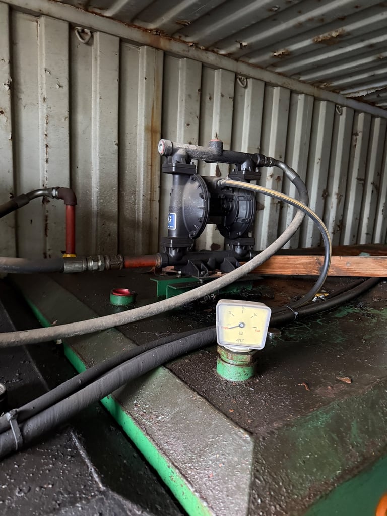 Engine oil hydraulic oil and waste oil tanks in 20ft container 